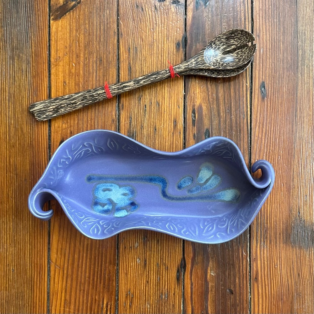 NOS NWOT Nancy Hilborn Pottery Asparagus Dish w serving utensils 2.5 x 3.5 x 11